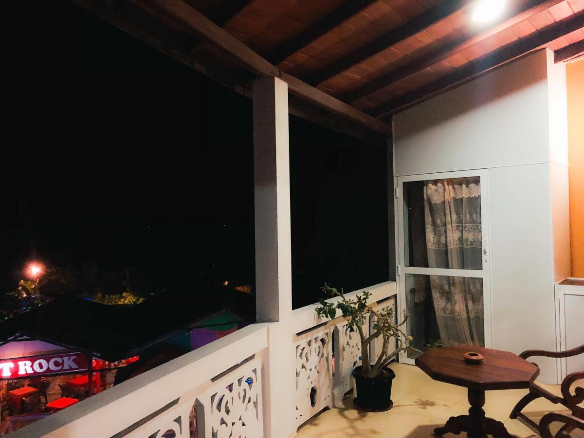 Bed and Breakfast Blue Sea View à Unawatuna Extérieur photo