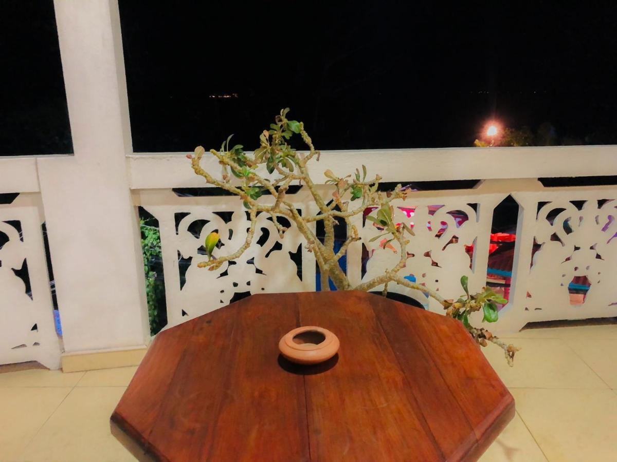 Bed and Breakfast Blue Sea View à Unawatuna Extérieur photo