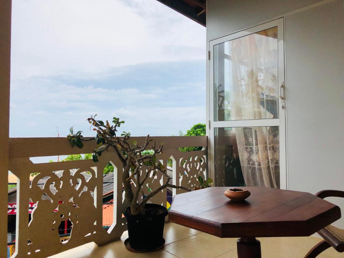 Bed and Breakfast Blue Sea View à Unawatuna Extérieur photo